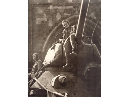 34. BOJ SKONČIL 1945