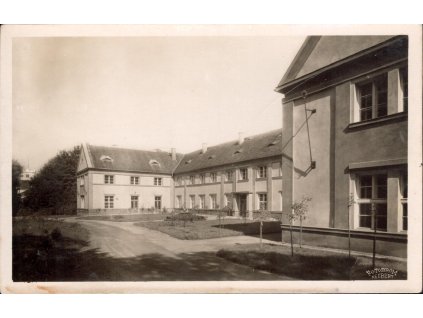 01. Josef Sudek - zámek VRÁŽ u Písku