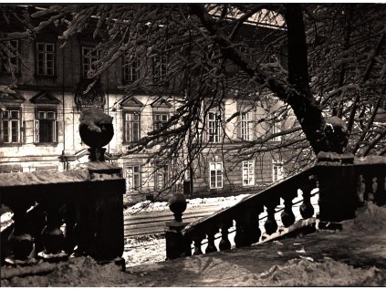 39. Josef Sudek - Zimní večer v Praze, prosinec 1952