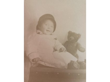 A108. František Drtikol - dítě s medvídkem