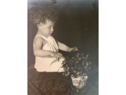 53.  František Drtikol - malá Ervínka - dcera Drtikola