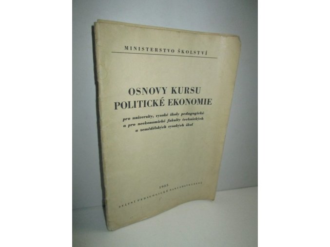 Osnovy kursu politické ekonomie pro university, vysoké školy pedagogické a pro neekonomické fakulty technických a zemědělských vysokých škol : na základě osnovy politické ekonomie pro sovětské školy vysoké