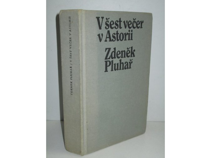 V šest večer v Astorii (1982)