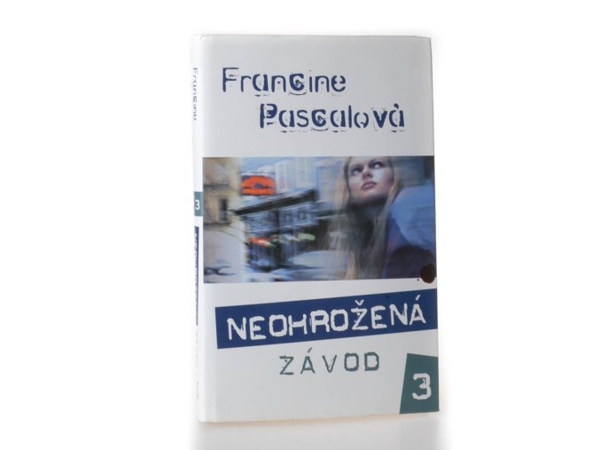 Neohrožená. 3, Závod