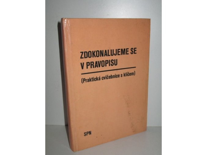 Zdokonalujeme se v pravopisu : praktická cvičebnice s klíčem k samostatné práci (1971)