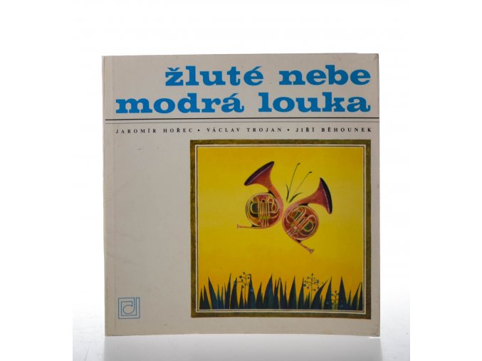 Žluté nebe, modrá louka