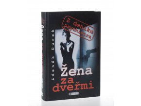 Žena za dveřmi