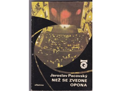 454748 nez se zvedne opona o divadle a o hamletovi