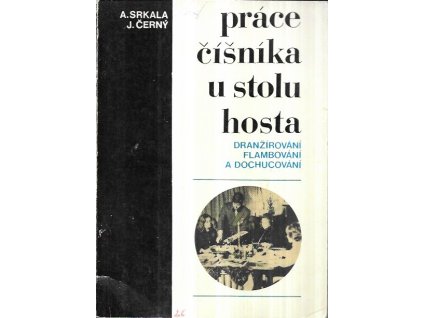 512354 prace cisnika u stolu hosta dranzirovani flambovani a dochucovani