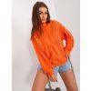 Oranžový oversized svetr s copánky