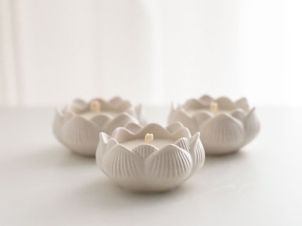 SOJOVÁ SVÍČKA V LOTUSOVÉ MISCE