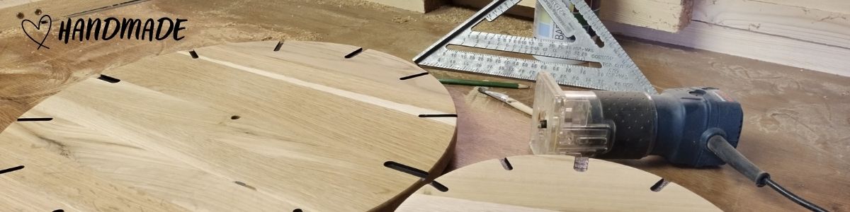 Dubové nástěnné hodiny