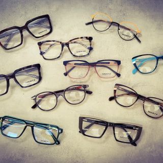 Další novoroční nadílka, opět pestré barvy a tvary brýlí. K prohlédnutí v naší prodejně již nyní. Vaše AOPTIKA.cz