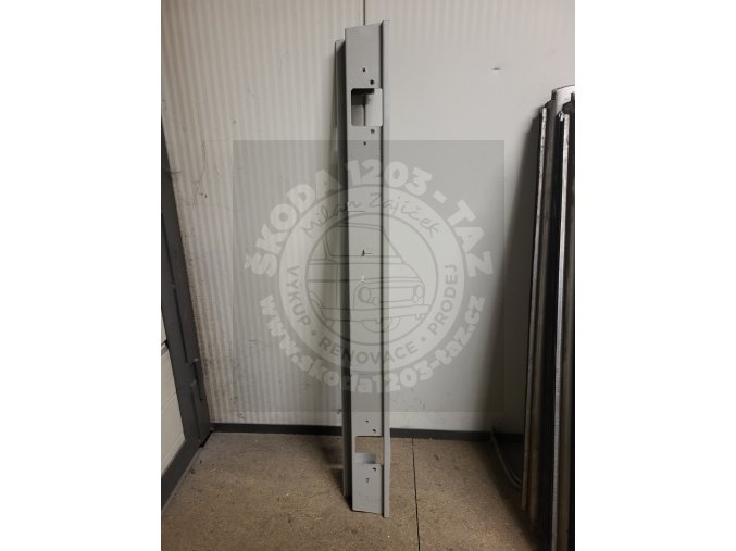 Příčka prahu zadních dveří