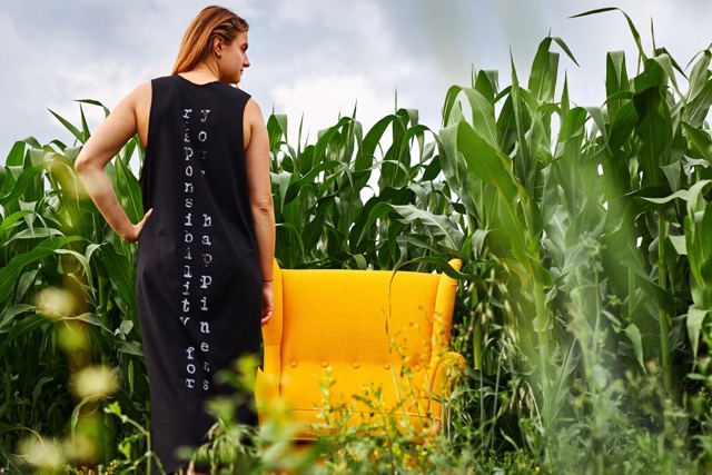 Dlouhé letní šaty s průramky Responsibility a Happiness