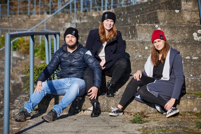 Zimní nálož čepic a čelenek