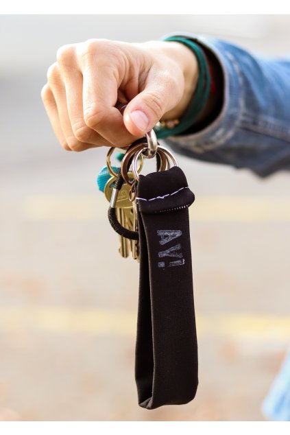 API YAMU KEYCHAIN BLACK