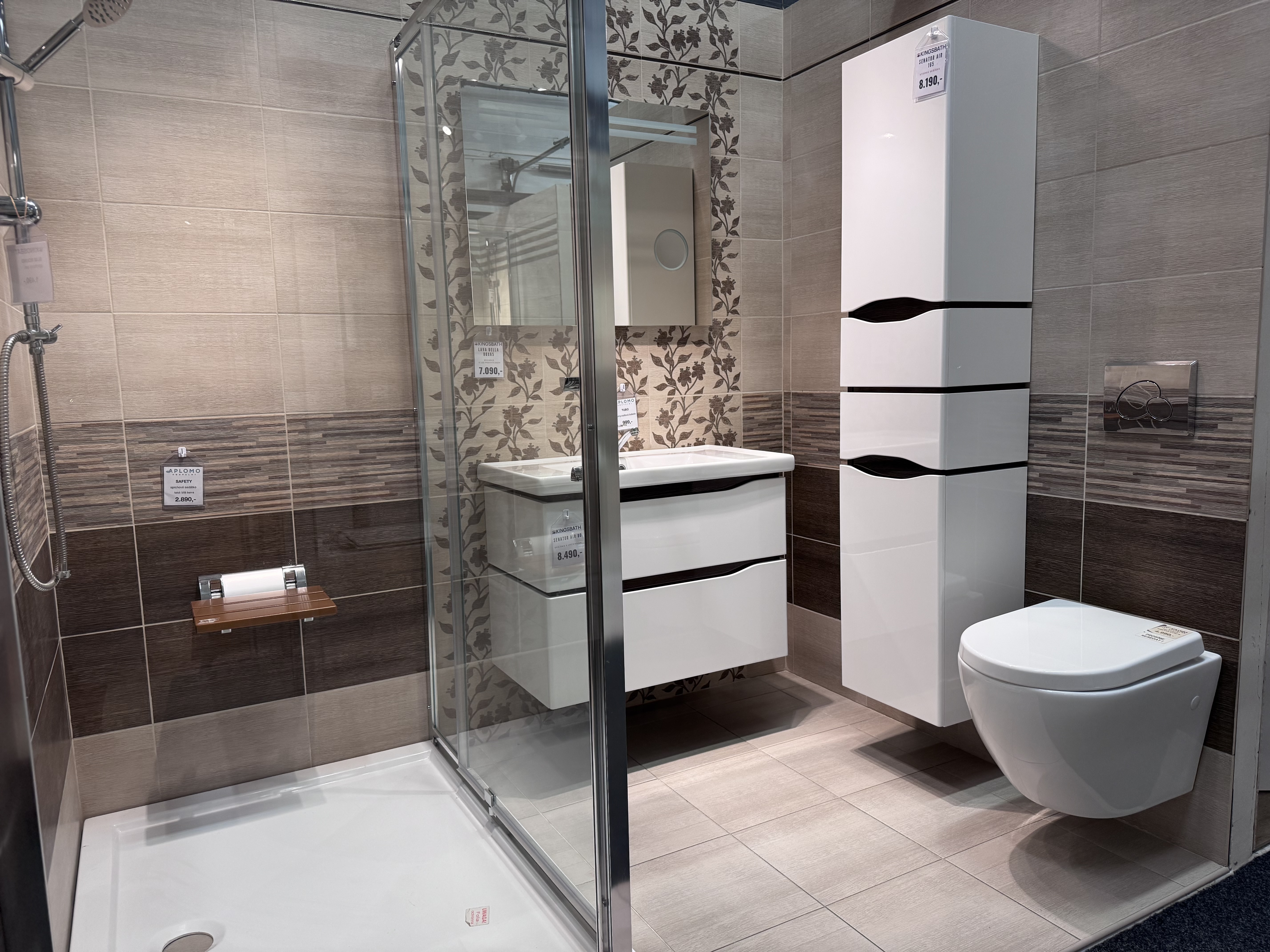 Aplomo koupelny – showroom v prodejně