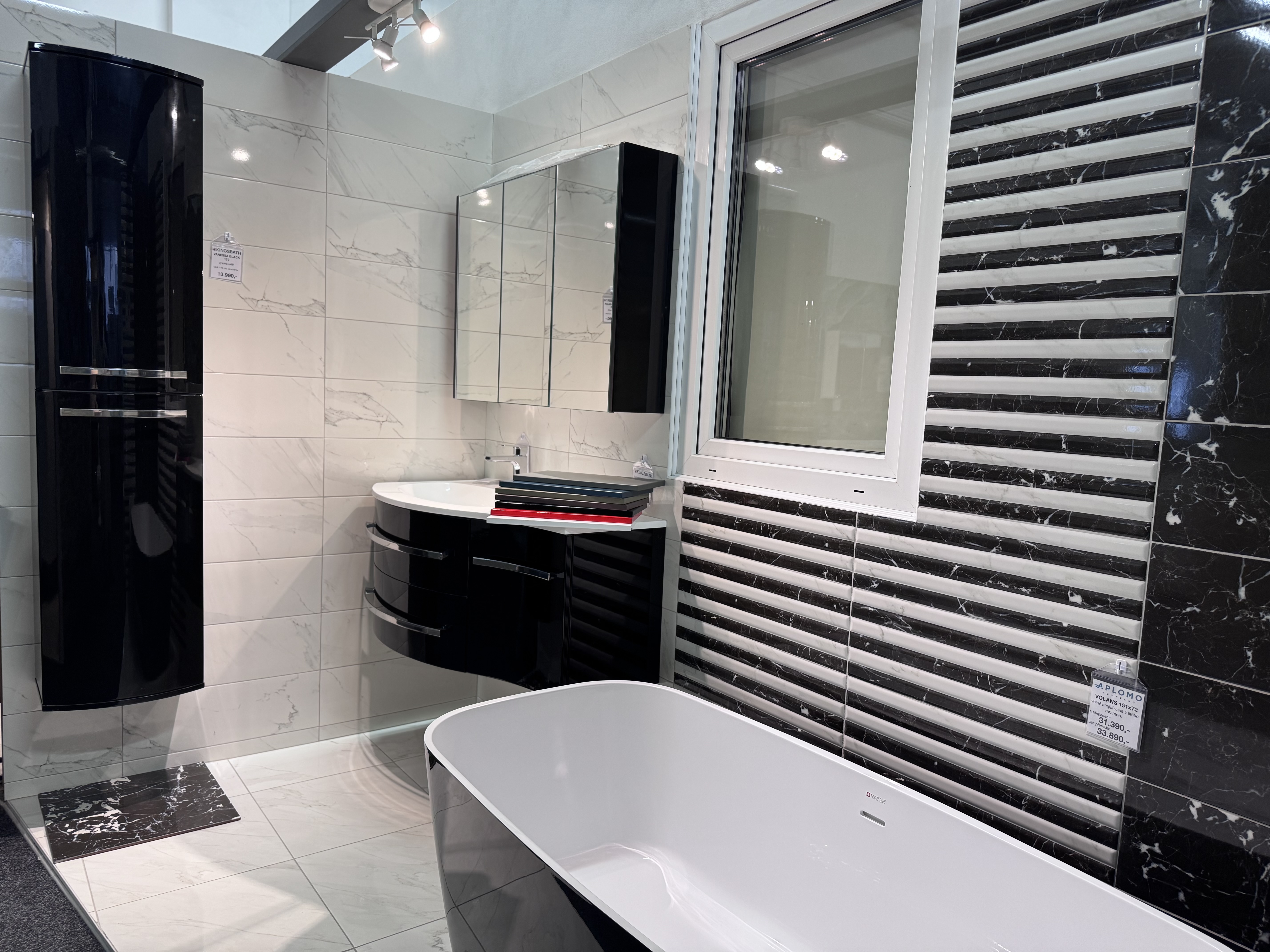 Reálné vany na prodejně Aplomo