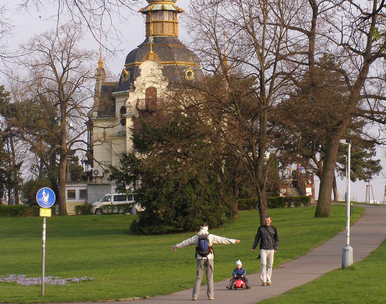 6 pražských parků s vyhlídkami po setmění