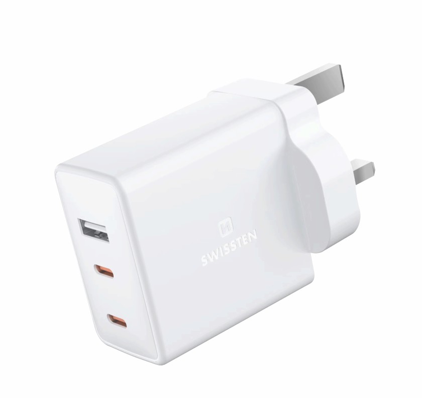 SWISSTEN Síťový adaptér GaN 2x USB-C + 1x USB 70W pro UK zásuvku