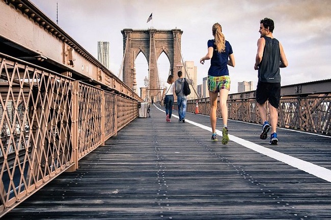 Běháte venku o sto šest? Tipy, jak prát funkční, outdoorové a sportovní prádlo