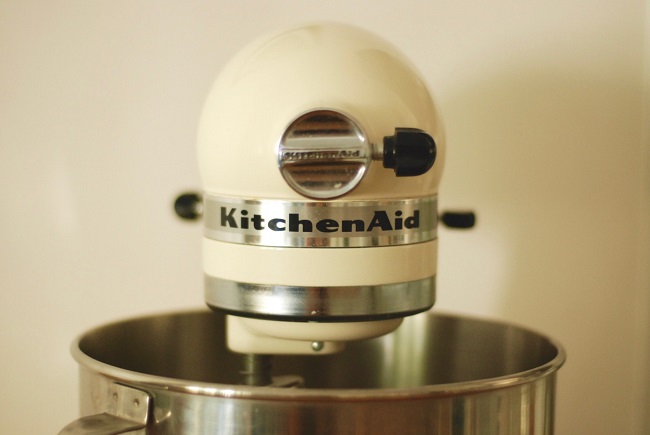 Kuchyňský robot KitchenAid Artisan – 12 kilo šikovného železa