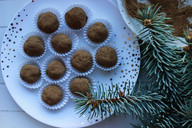 Recept: Raw vánoční kuličky z datlí a semínek