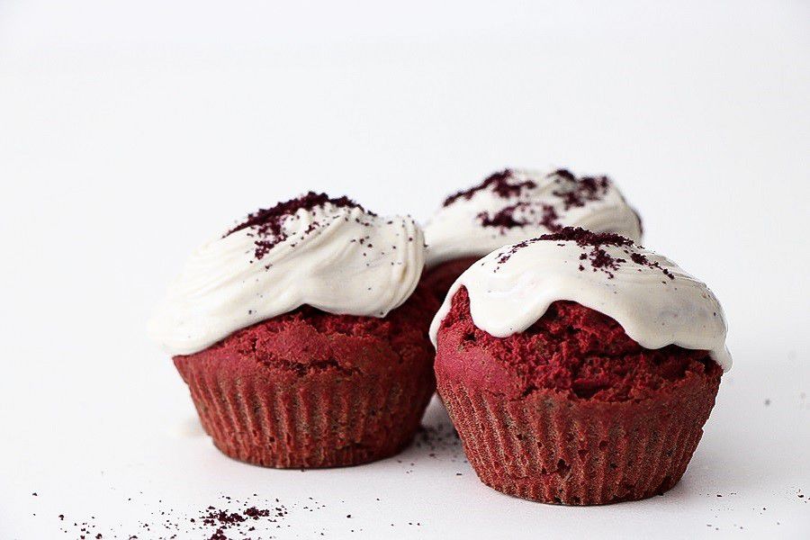Recept: Valentýnské Red Velvet cupcakes s kokosovou polevou