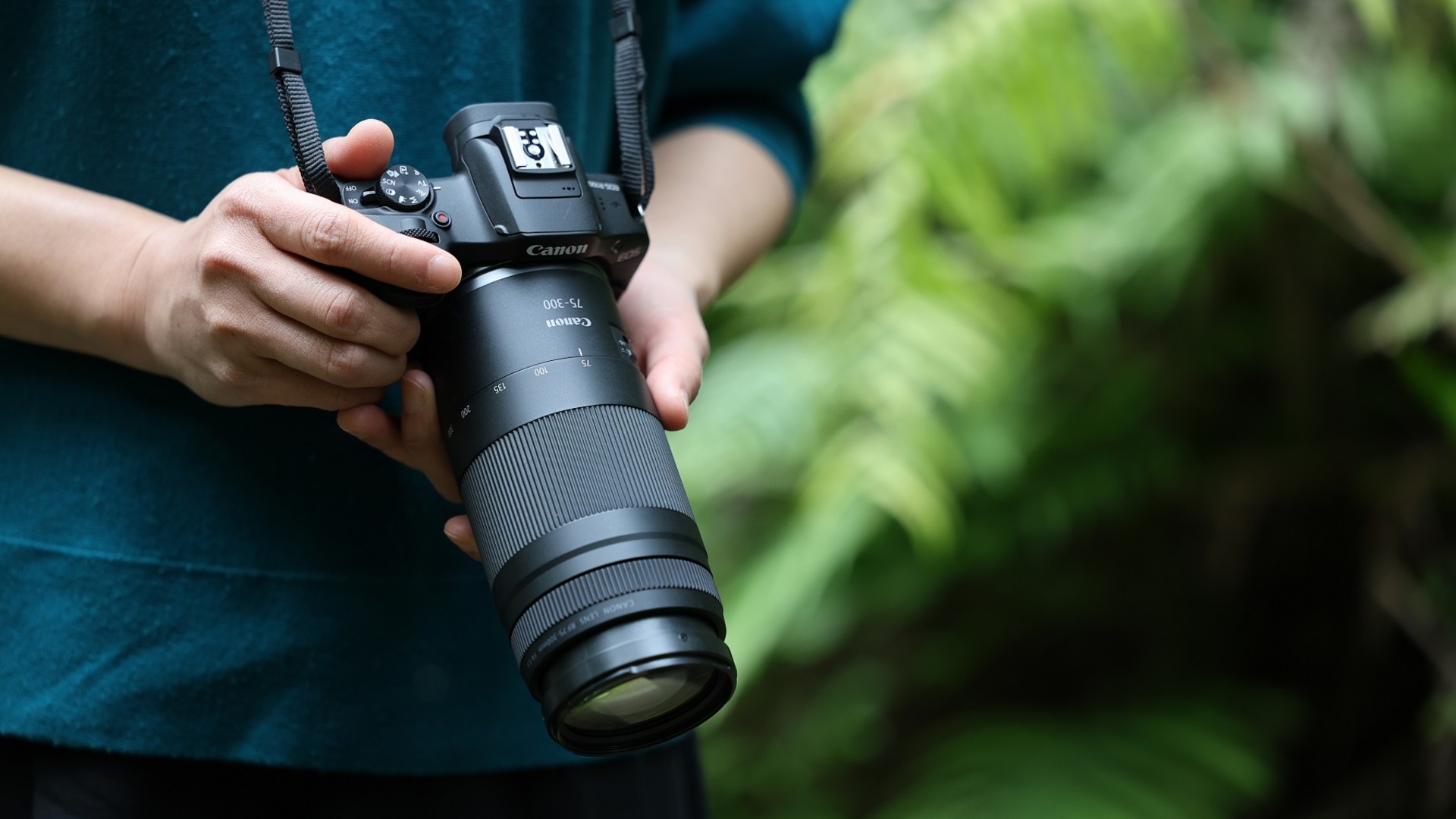 Canon predstavuje teleobjektív RF 75-300 mm