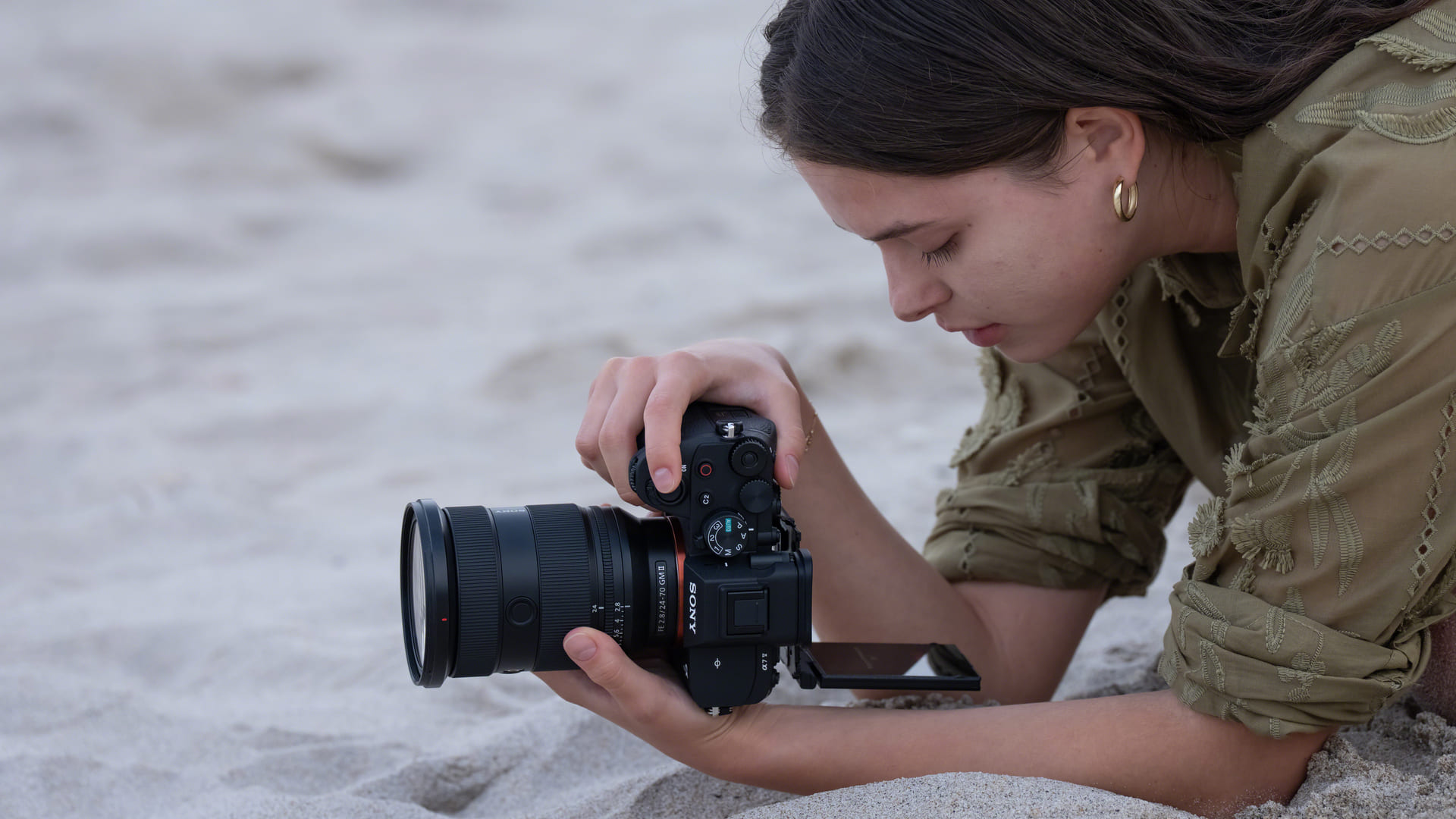 Sony predstavuje fotoaparát Alpha A7 V a FE 28–70 mm f/3.5–5.6 OSS II