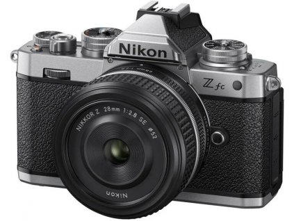 Nikon Z fc + 28 mm f/2,8 SE, čierny