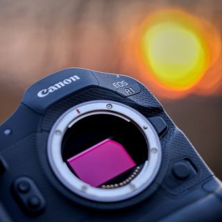 RECENZIA | V našom magazíne minulý týždeň pribudla recenzia na Canon EOS R1🤩stihol / stihla si si ju už prečítať?👀 . . ....