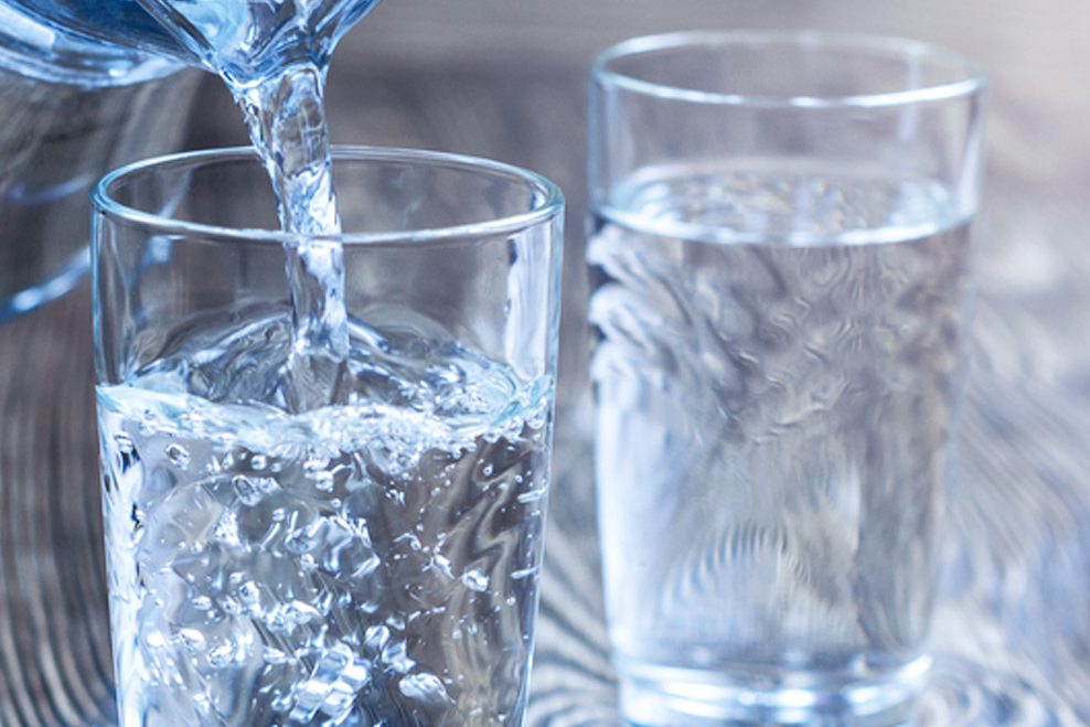 Je zdravšia voda s bublinkami alebo bez?