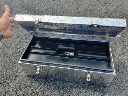 1870 hlinikovy box kufr na koliky a prislusenstvi