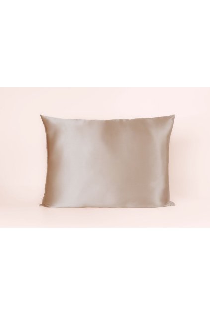 světle růžový hedvábný povlak na polštář