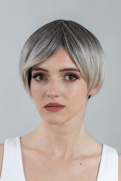 krátka blond dámska paruka Lucia13