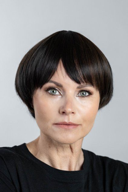 krátka čierna dámska paruka Sandra41