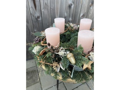 Adventní věnec na stůl přírodní - růžová