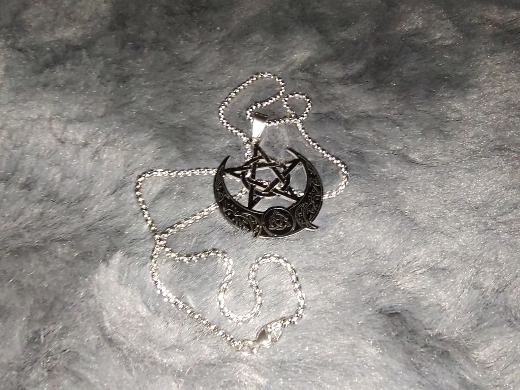 Půlměsíc a pentagram 1