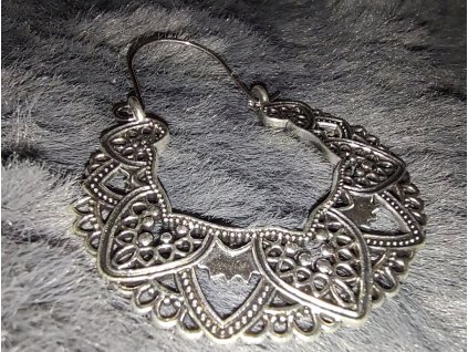 Vintage náušnice s vyřezávaným motivem