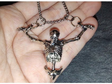 Náhrdelník kostlivec v okovech