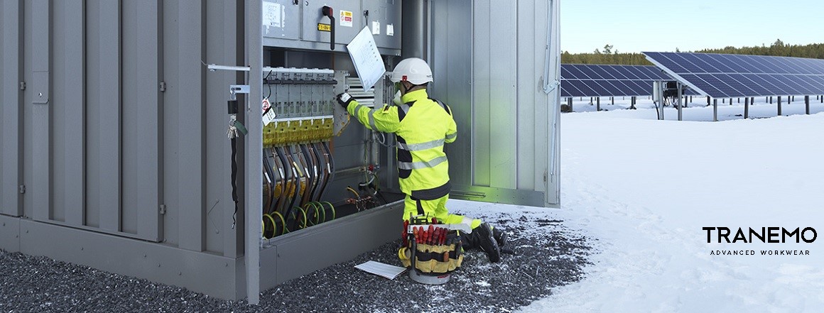 Tranemo Arcflash ochranné pracovní oblečení (OOPP) proti elektrickému oblouku (Arc Flash) při práci na rozváděči.