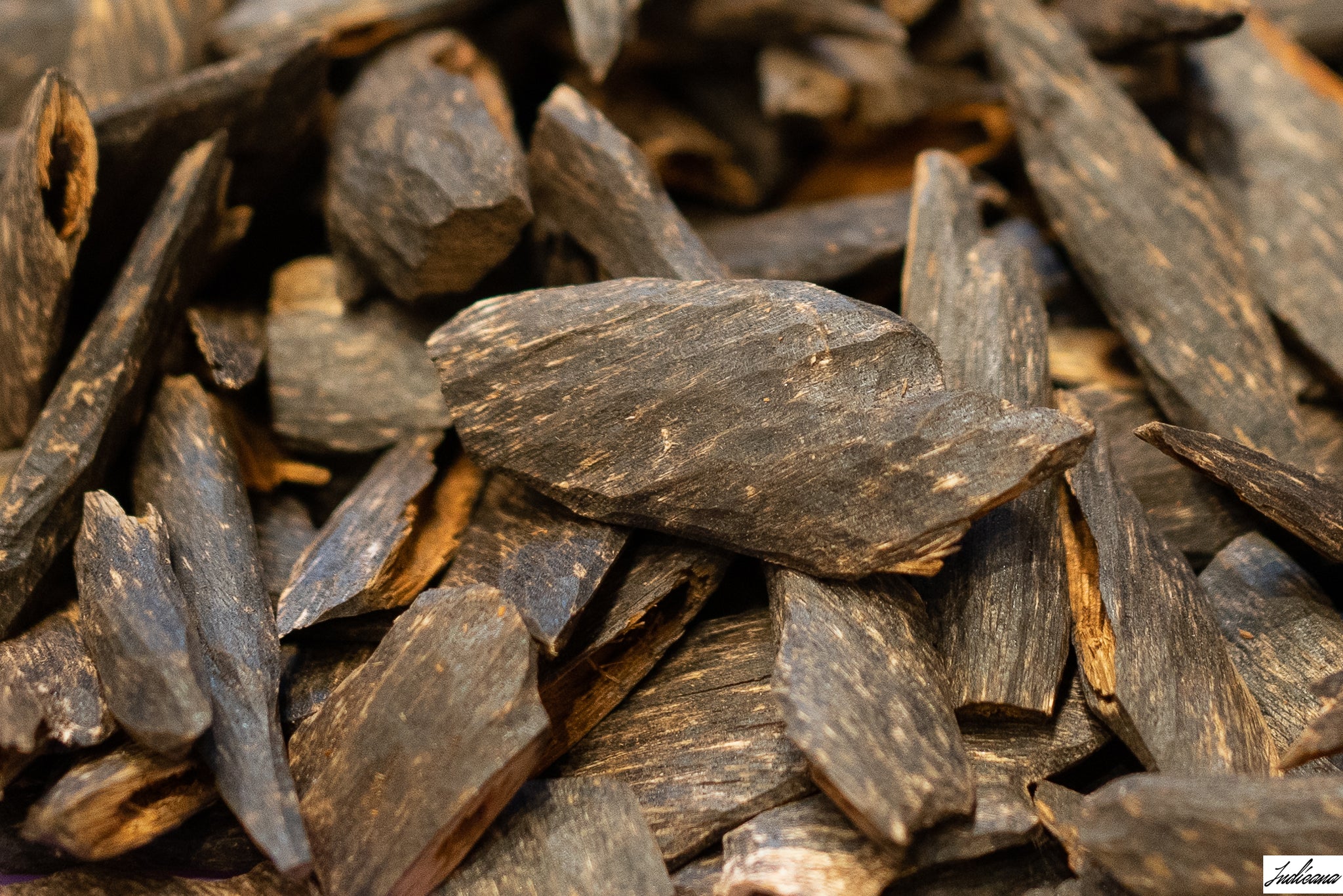 Agarwood_Oud_from_Assam_India_2048x