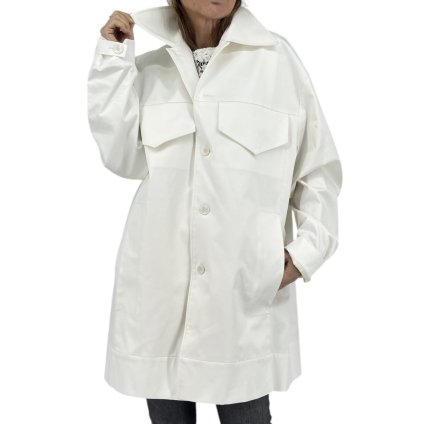 ZOLTÁN TÓTH White Coat