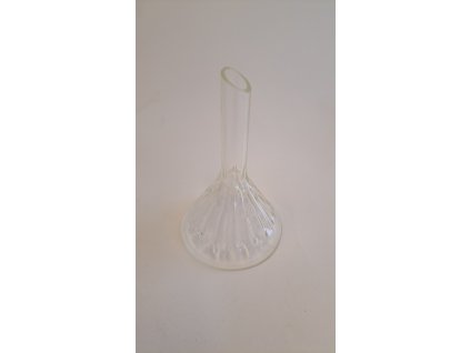 nálevka žebrovaná skleněná 9cm