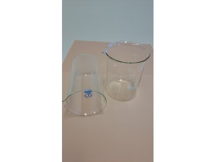 kádinka s výlevkou 1000ml skleněná
