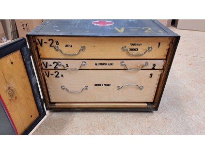 bedna dřevěná zdravotní se třemi šuplíky AČR-ČSLA