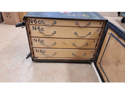 bedna dřevěná zdravotní se čtyřmi šuplíky AČR-ČSLA