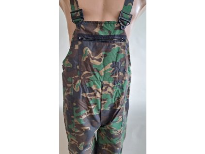 monterky s náprsenkou maskovací